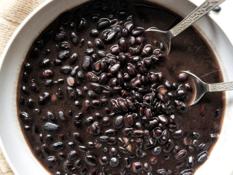 No soak, cooked black beans in a gray bowl.