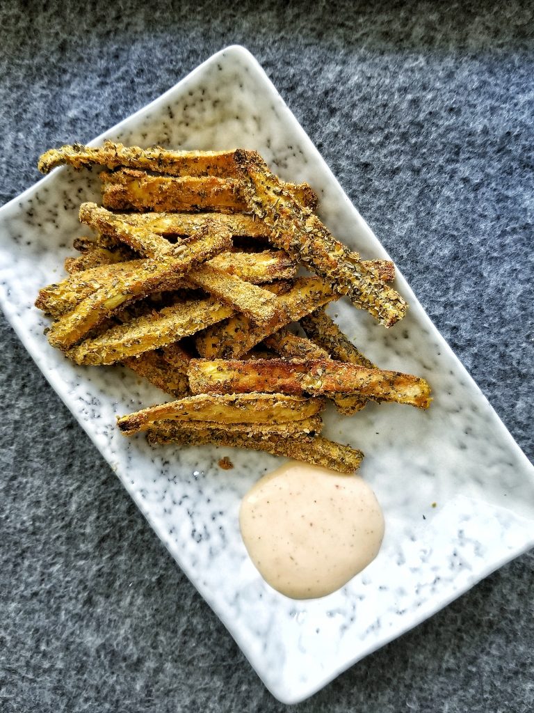 baked zucchini fries with a dipping sauce