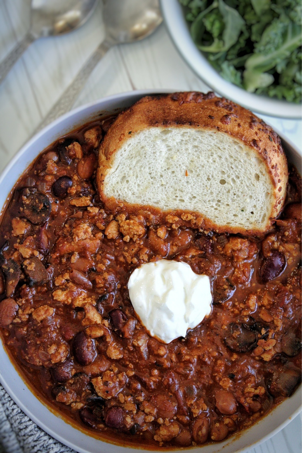 Mushroom chili with toast and veggies