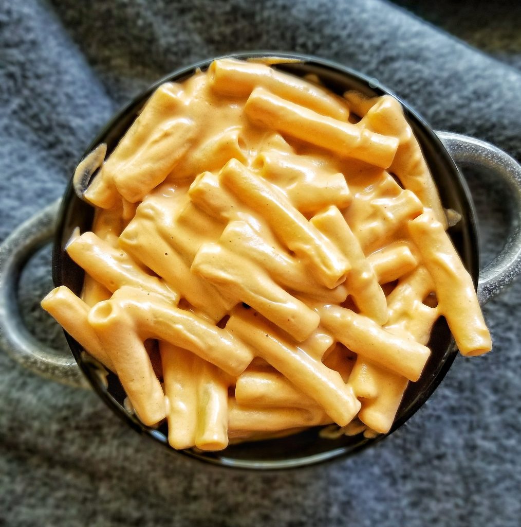 Less or fewer than 10 ingredients smoked mac and cheese made with raw cashews