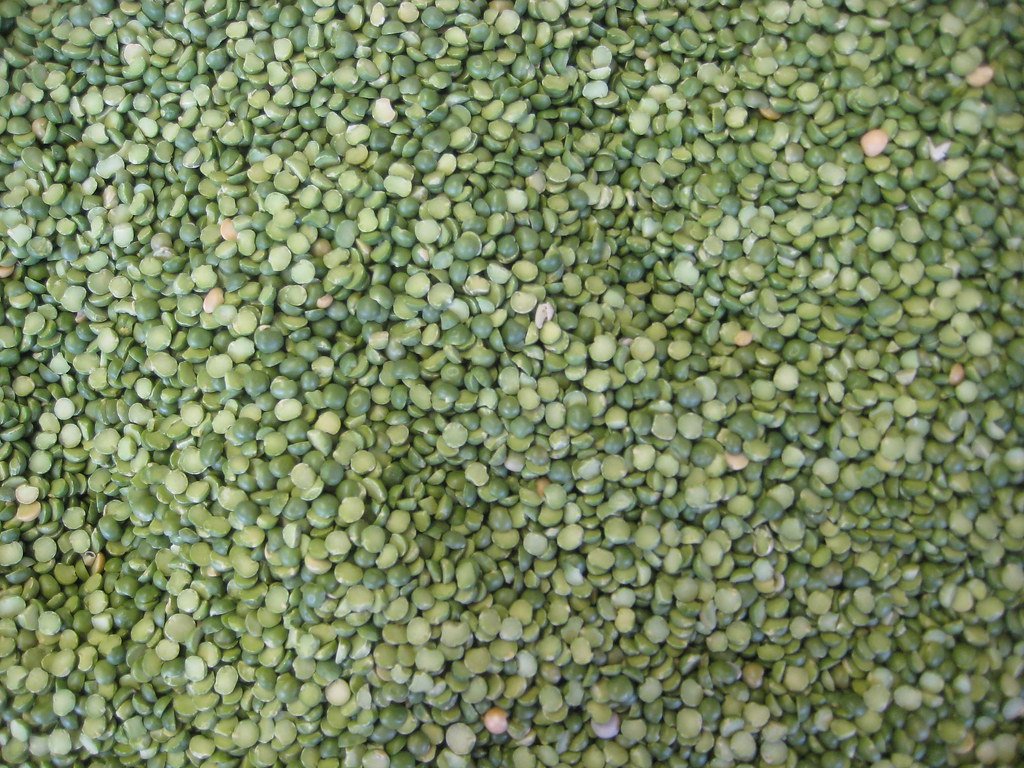 Close up to uncooked split green peas