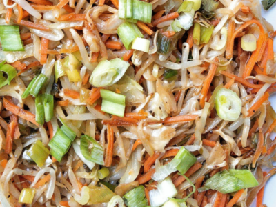 Stir fried mung bean sprouts with vegetables.