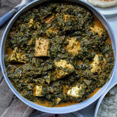 vegan tofu palak paneer with naan, rice, and onion
