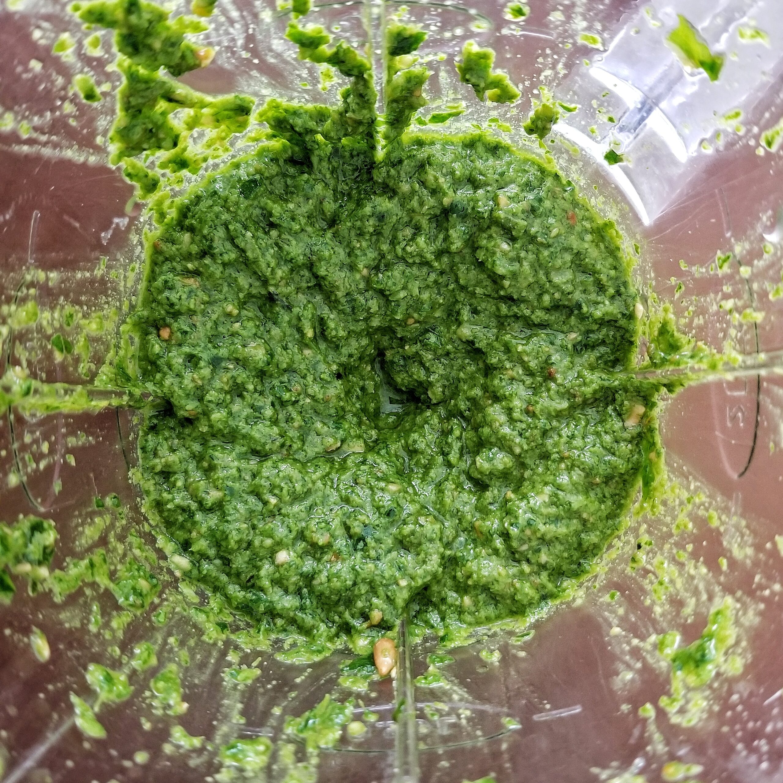 Green, vegan pesto in blender