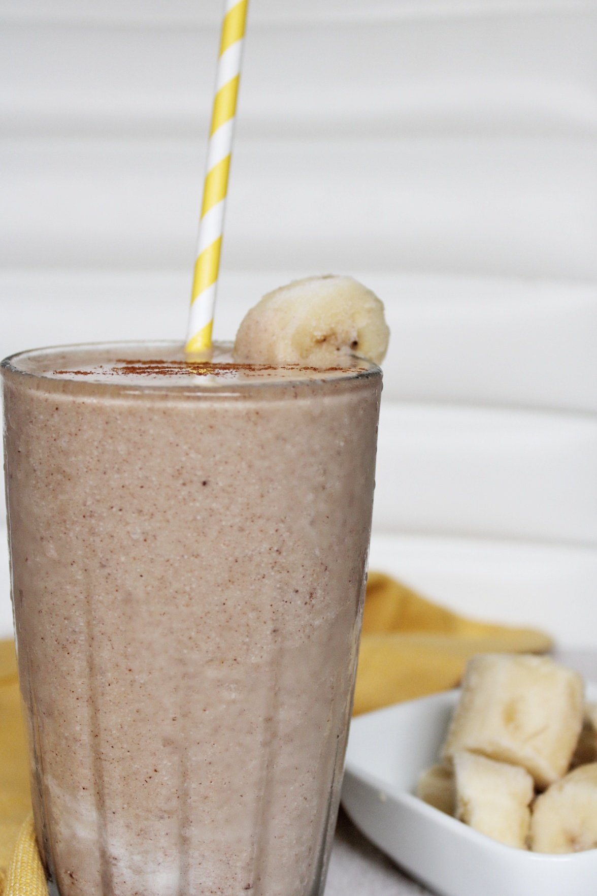 Banana milkshake with a side of bananas