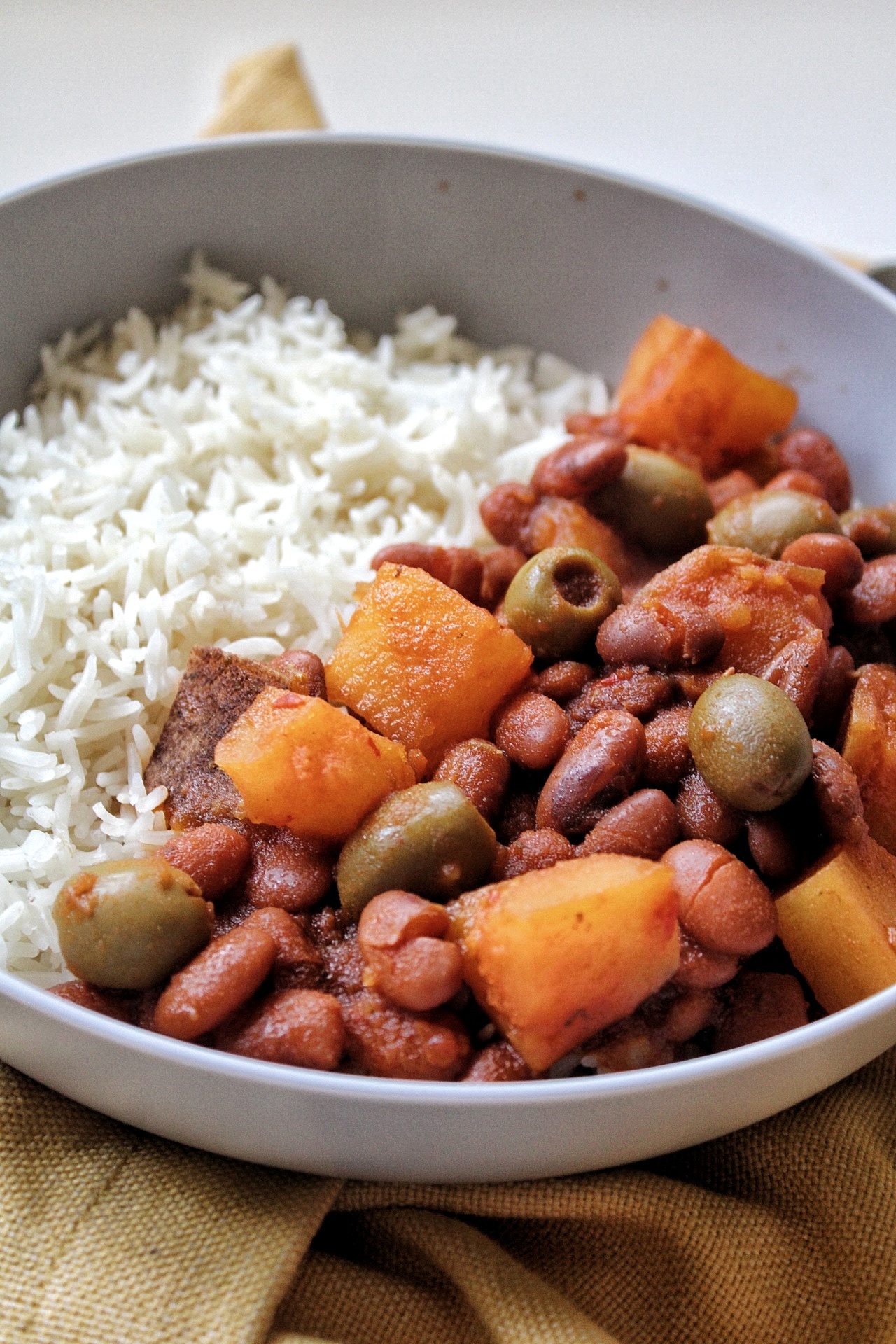 Pinto beans with potatoes and olives with a side of white rice