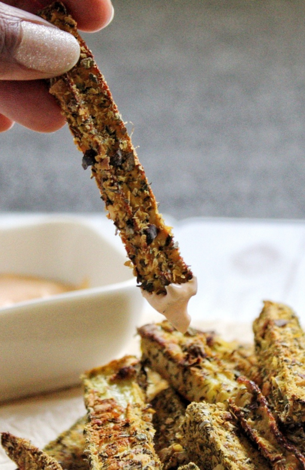 Zucchini fry dipped in sauce. 