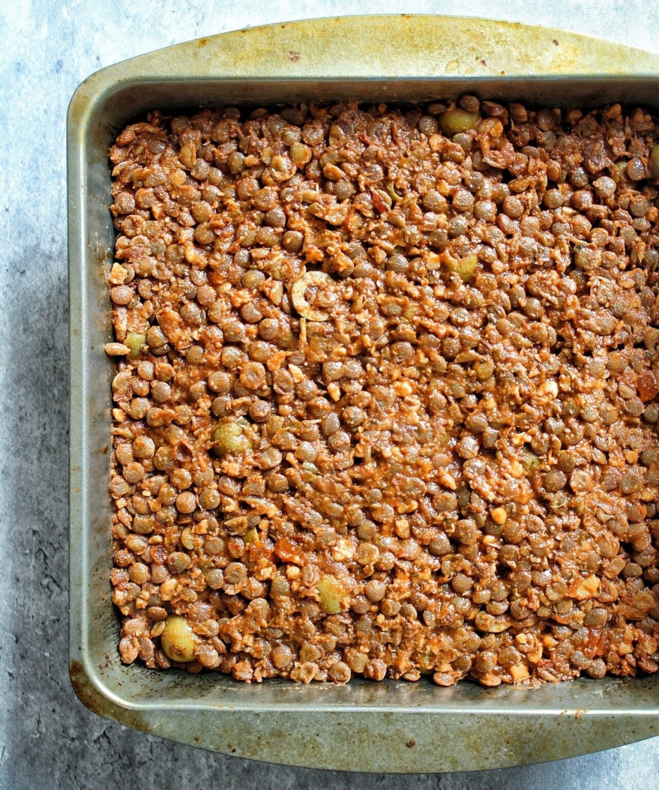 Cooked lentils as the second layer for the pastelón.