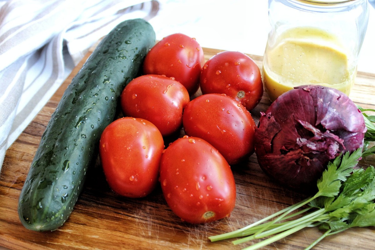 Cucumber, tomatoes, onion, parsley, vinaigrette. 